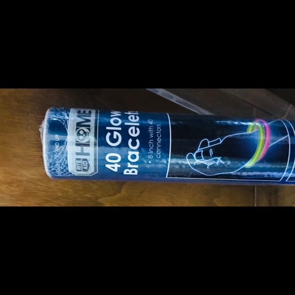 New 40 Glow Bracelets 8” with 40 Connectors - Picture 13 of 16